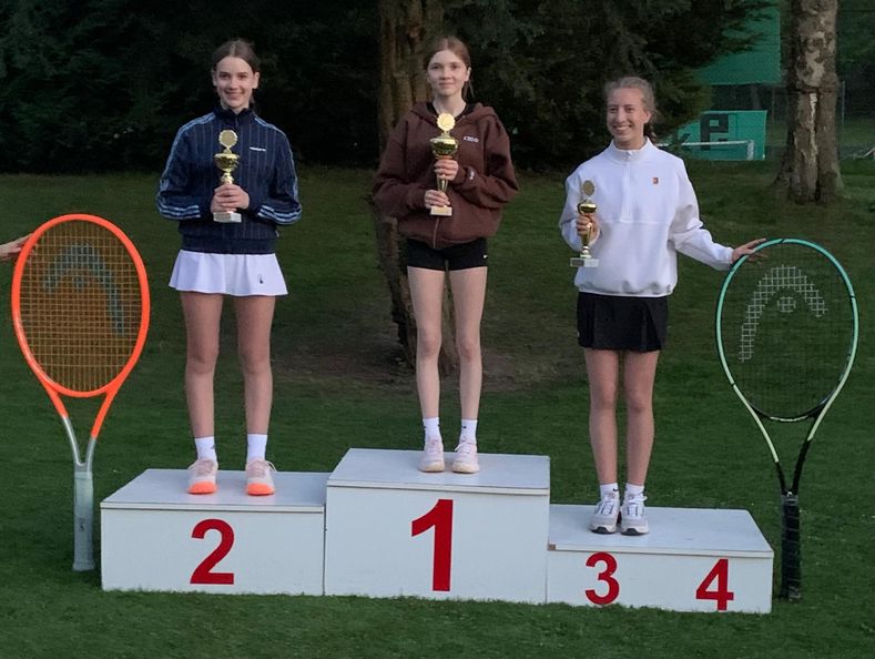 Starke Leistung auf ganzer Linie: Ellen Nolting gewinnt OTC Junior Turnier in Osnabrück